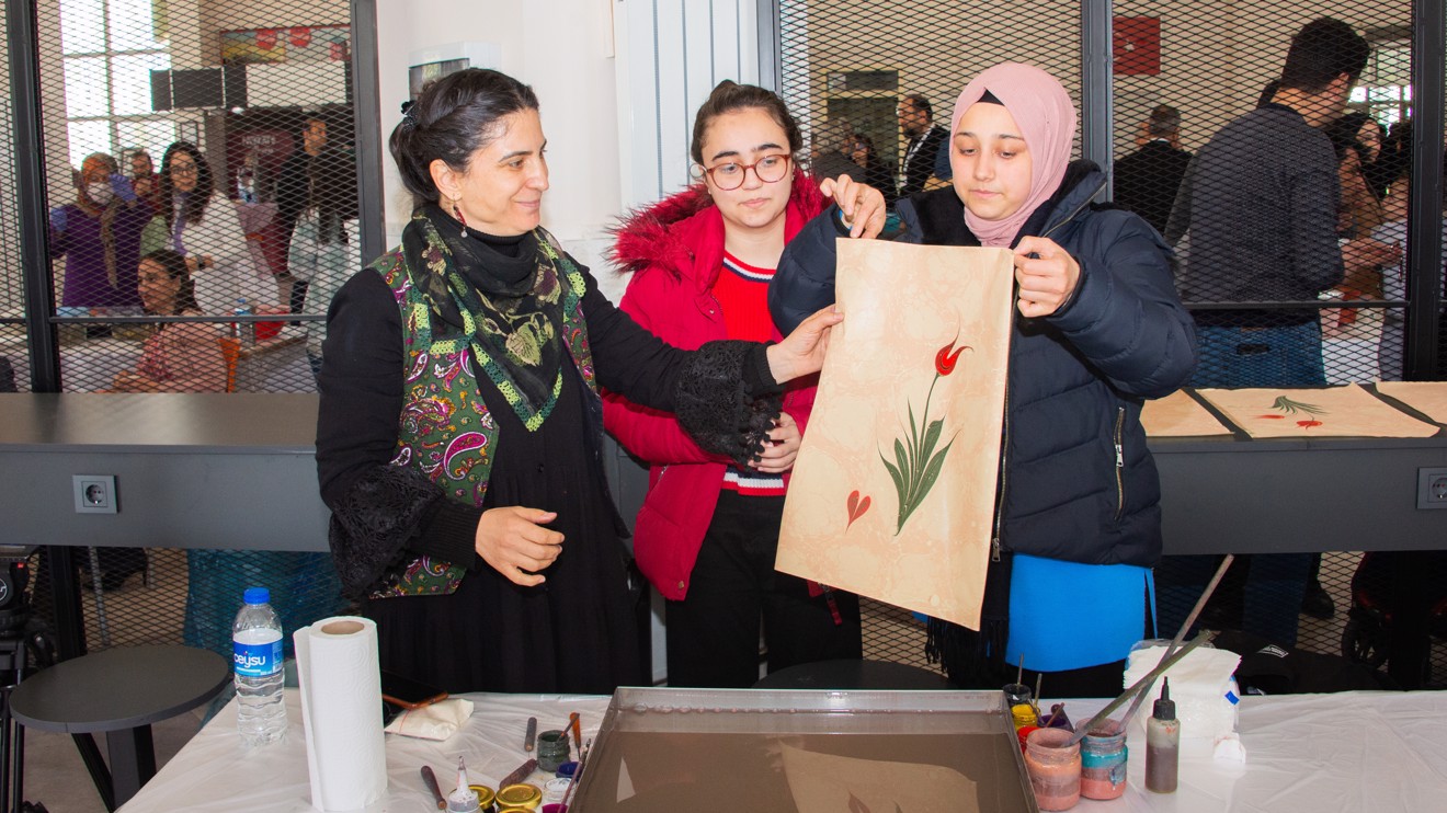Selçuk Üniversitesi Fen Fakültesinde afetzedeler için atölye çalışması ve kermes etkinliği